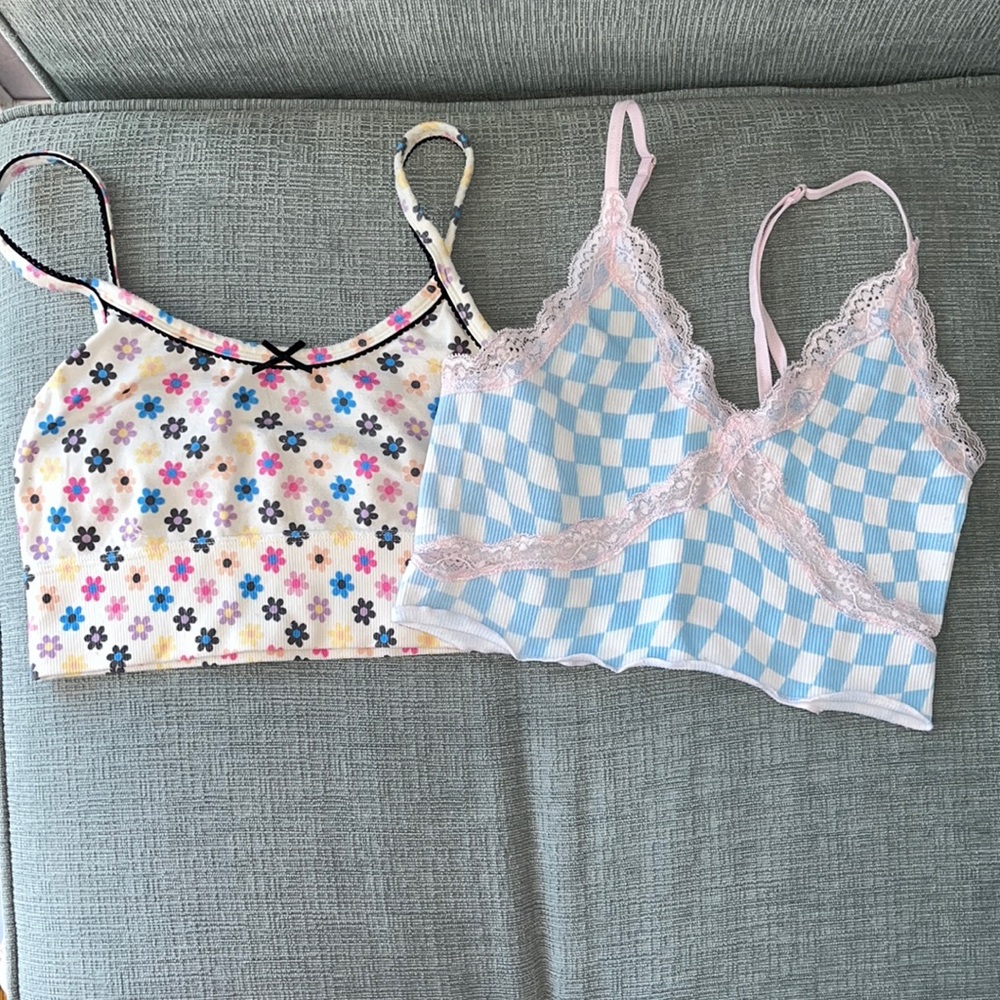 Woman’s half stretch camis in size small🌸